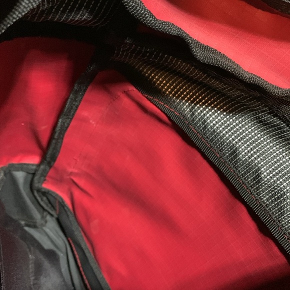 DELAGATE-red/black multi-compartment laptop/book shoulder messenger bag - Picture 10 of 11